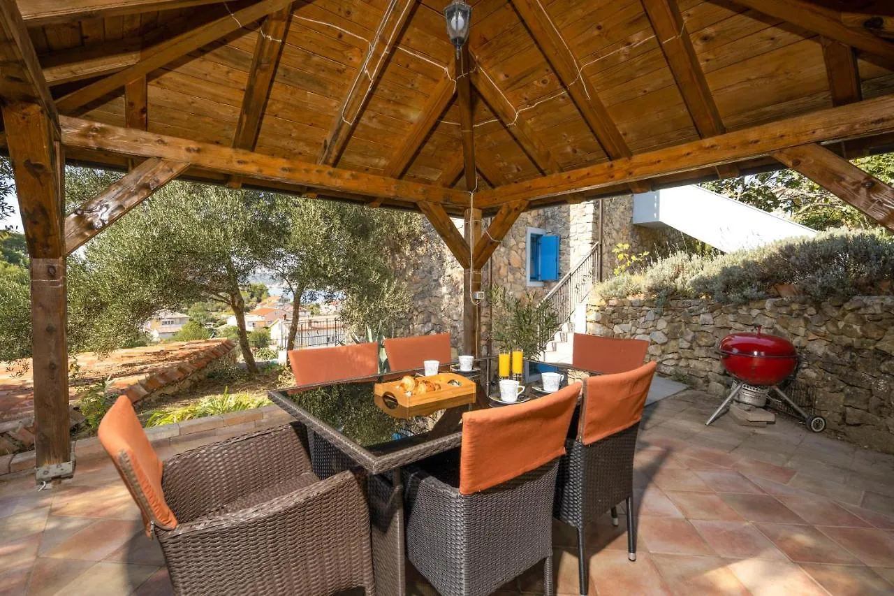 Villa Lapida Supetarska Draga Croatia